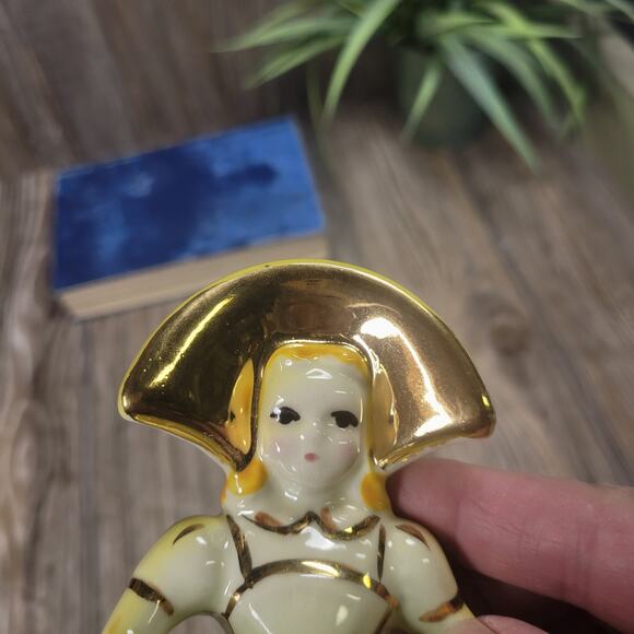 Vintage Planter Dutch Girl Succulent Pot - Picture 6 of 6